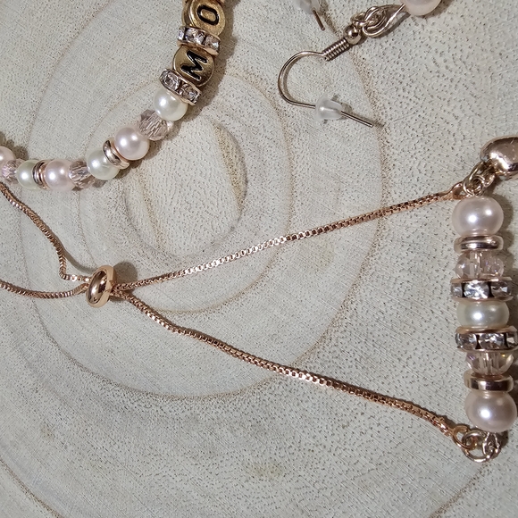 Elegant Rose Gold Bracelet with Pearls - Picture 3 of 5